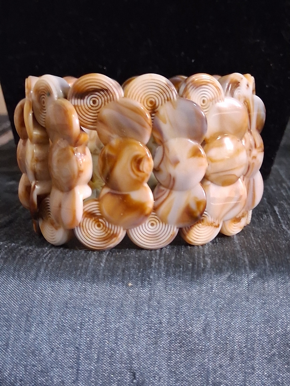 Vintage Chunky Marbled Caramel Plastic Stretch Cuff Bracelet | Concentric Spiral